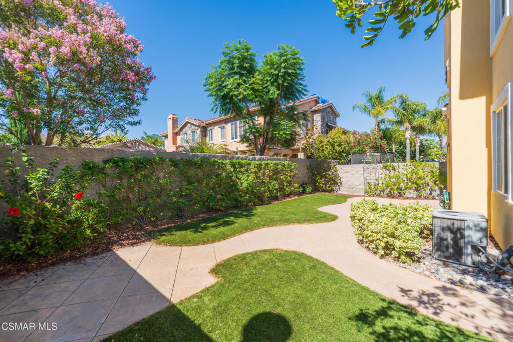4117 Orontes Way, Unit B Simi Valley, CA 93063 - Photo 34 of 52