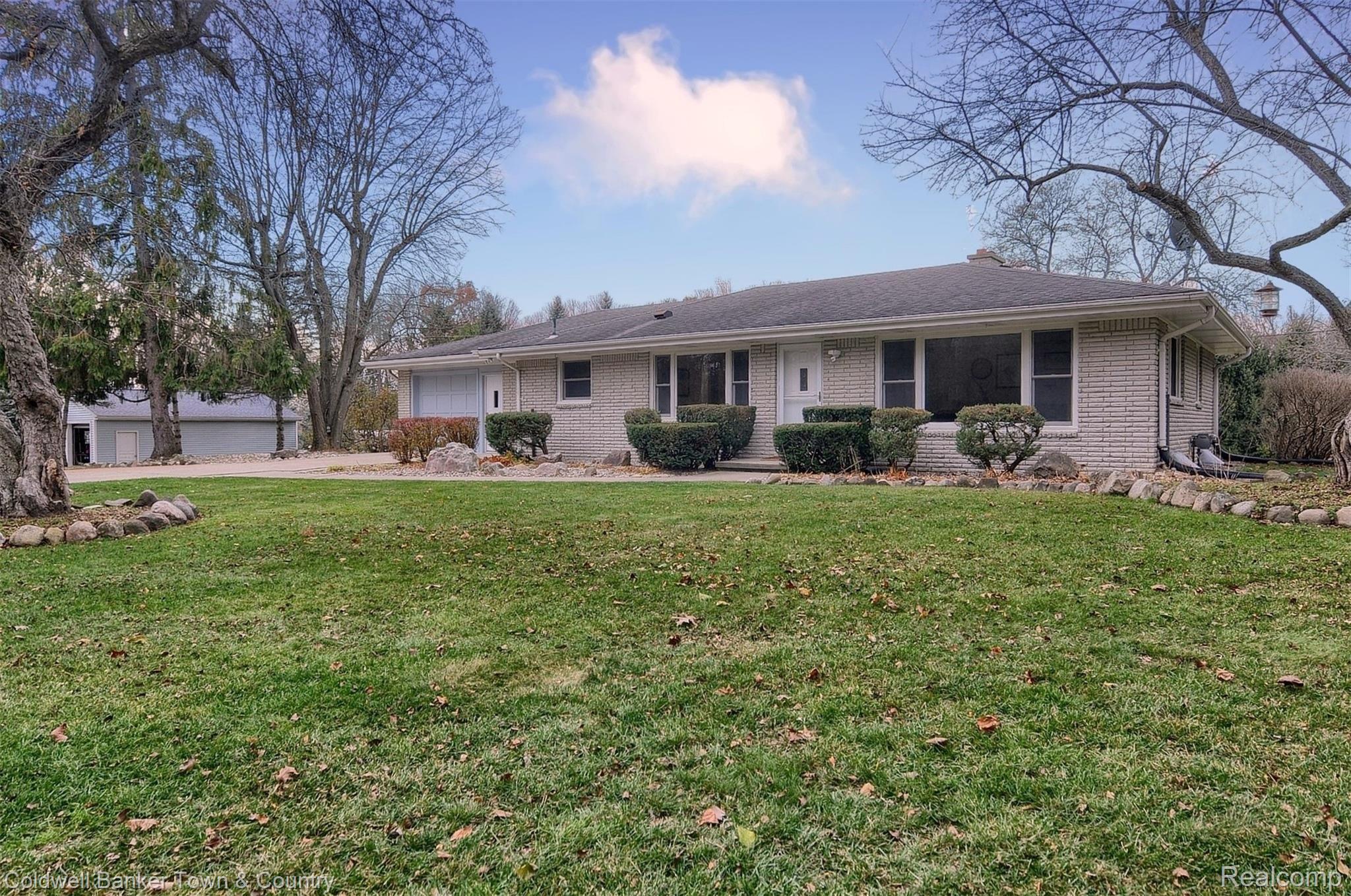 10875 Hensell Road Holly, MI 48442 - Photo 5 of 44 8 Front-3rd-View.jpg