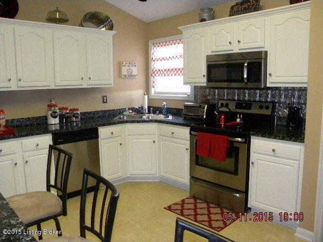 8002 Kellerman Road Louisville, KY 40219 - Photo 3 of 43 Equipped kitchen