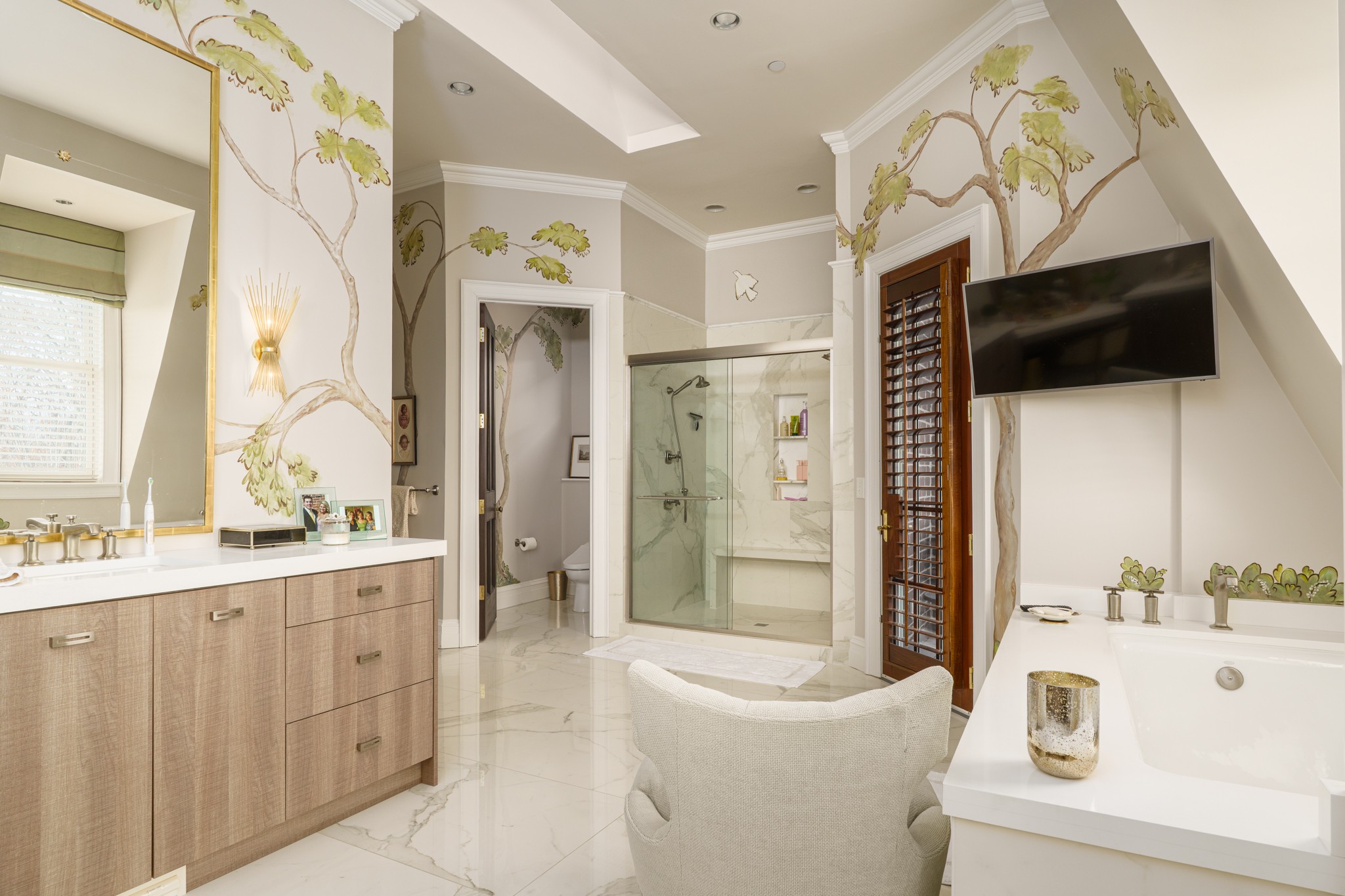 116 Church Street Franklin, TN 37064 - Photo 24 of 34 a bathroom with a sink a toilet and a bathtub