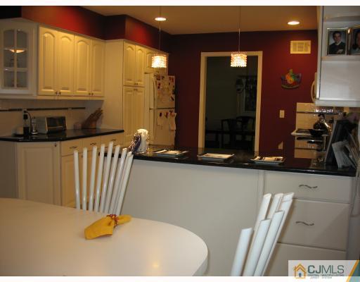 47 Clearview Road East Brunswick, NJ 08816 - Photo 4 of 10 Gallery Image 4