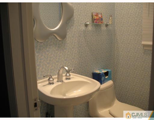 47 Clearview Road East Brunswick, NJ 08816 - Photo 10 of 10 Gallery Image 10