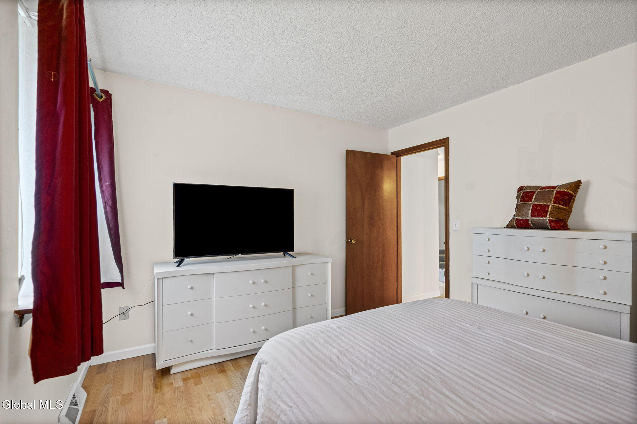 4 Oxford Road Bethlehem, NY 12159 - Photo 34 of 40 34-web-or-mls-4-oxford-rd