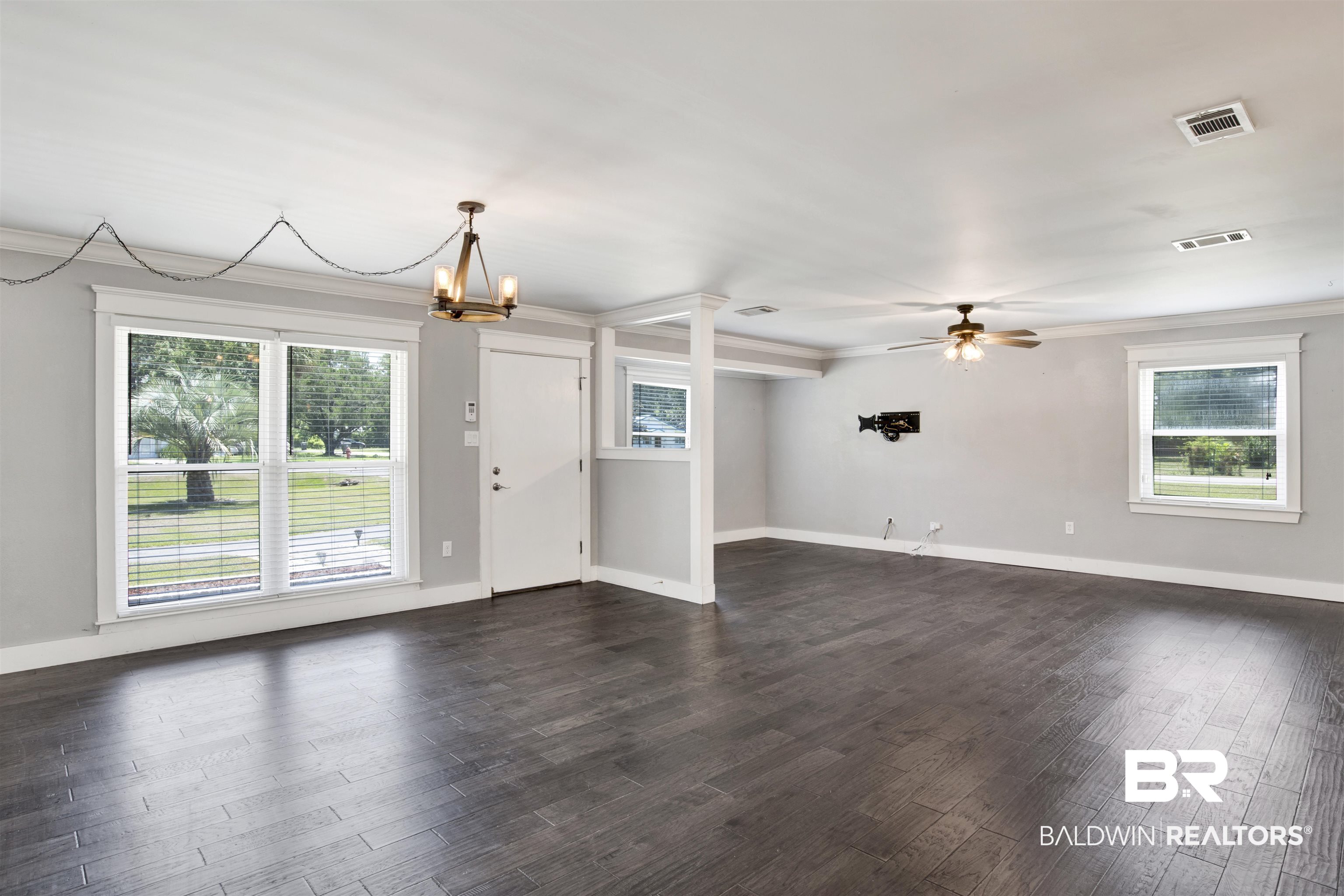 1011 North Oak Street Foley, AL 36535 - Photo 8 of 26 Living / Dining Area