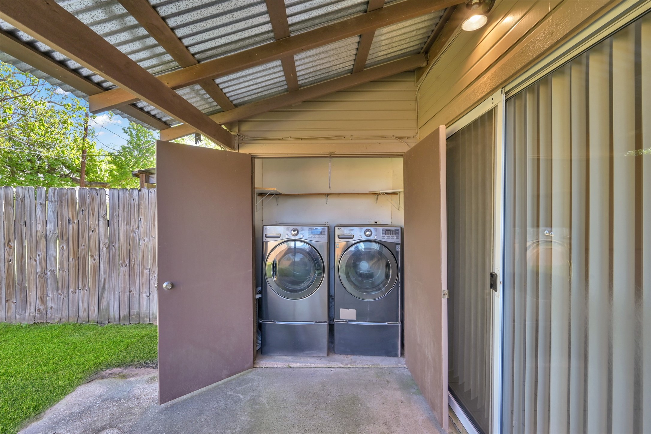 1603 Hazelwood Street, Unit B Conroe, TX 77301 - Photo 16 of 18 a view of a door and chair in the room
