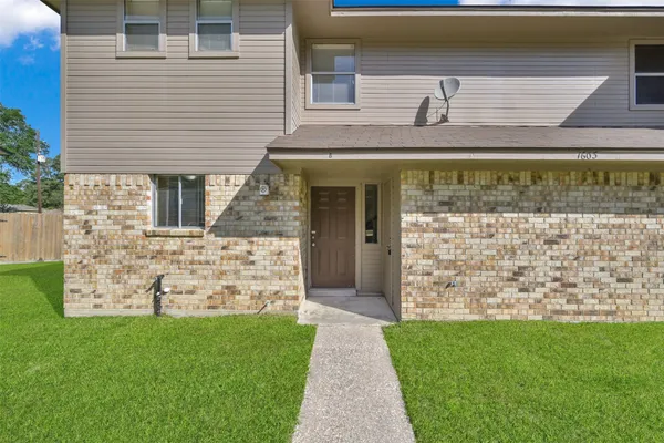 $1,200 | 1603 Hazelwood Street, Unit B, Conroe, TX 77301