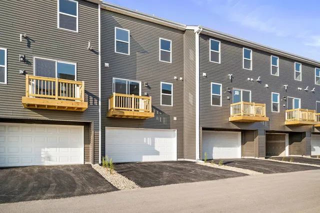 $289,990 | 879 Briar Gln Court, Hampshire, IL 60140