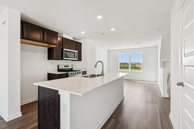 $289,990 | 879 Briar Gln Court, Hampshire, IL 60140