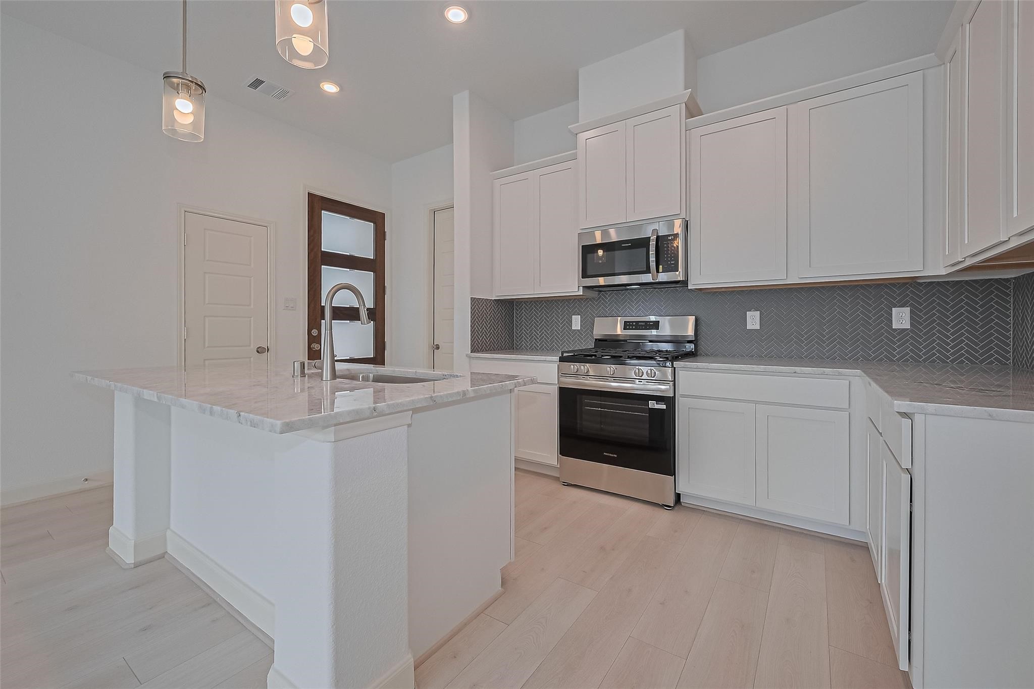8913 Grovner Place Houston, TX 77080 - Photo 10 of 44