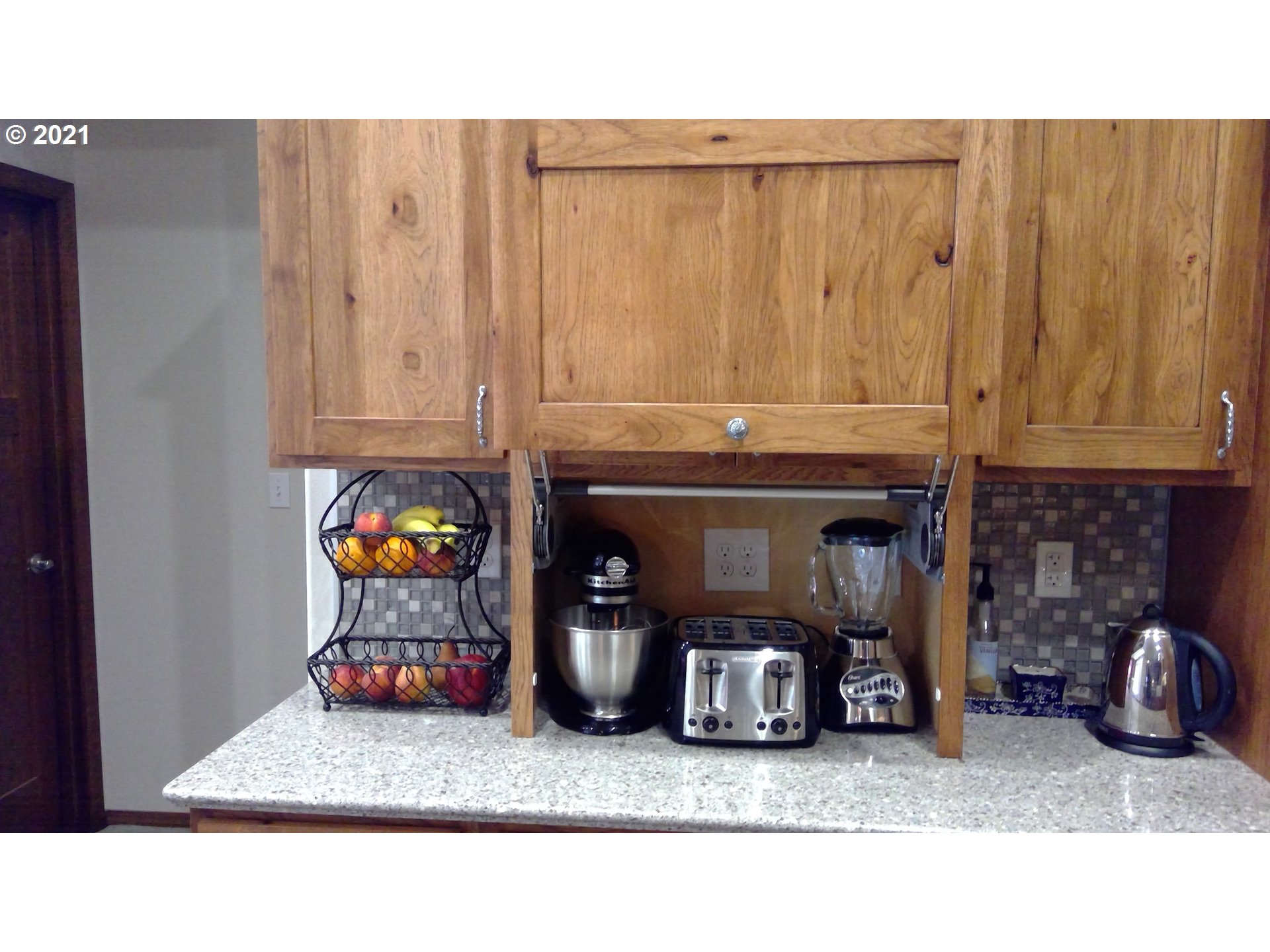 1304 Alpha Court Pendleton, OR 97801 - Photo 25 of 32 a kitchen with furniture and a fireplace