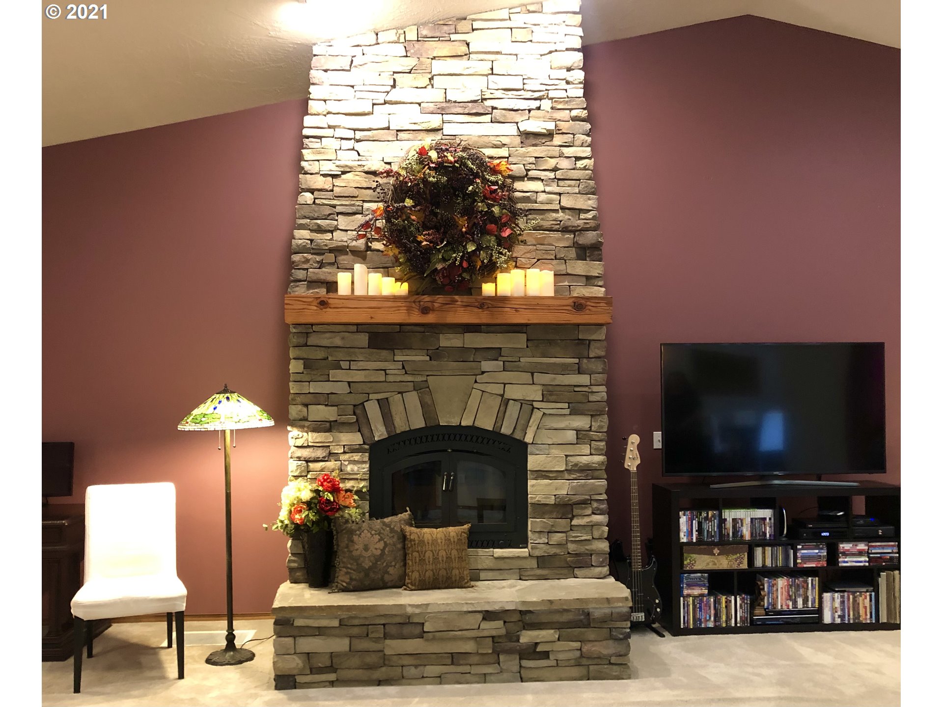 1304 Alpha Court Pendleton, OR 97801 - Photo 6 of 32 a living room with fireplace and a flat screen tv