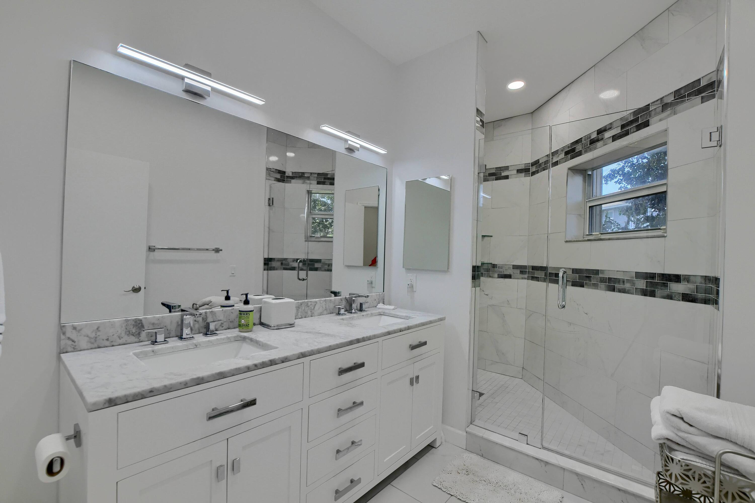 6559 Via Regina Boca Raton, FL 33433 - Photo 13 of 31 Master Bath