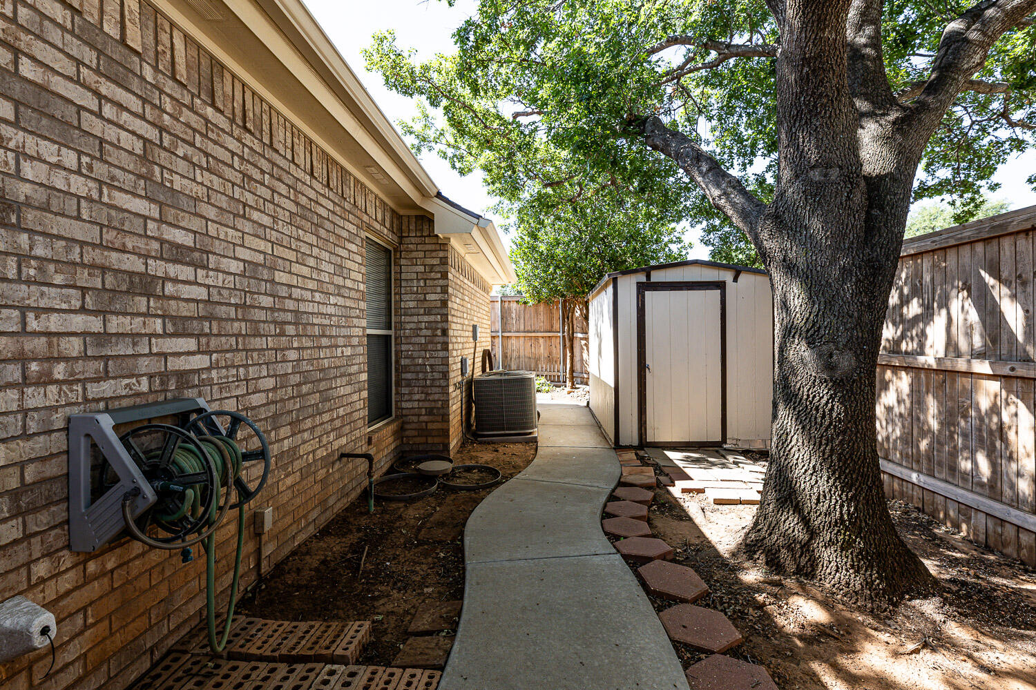6904 Freeport Avenue Lubbock, TX 79424 - Photo 48 of 49 a backyard of a house with seating space