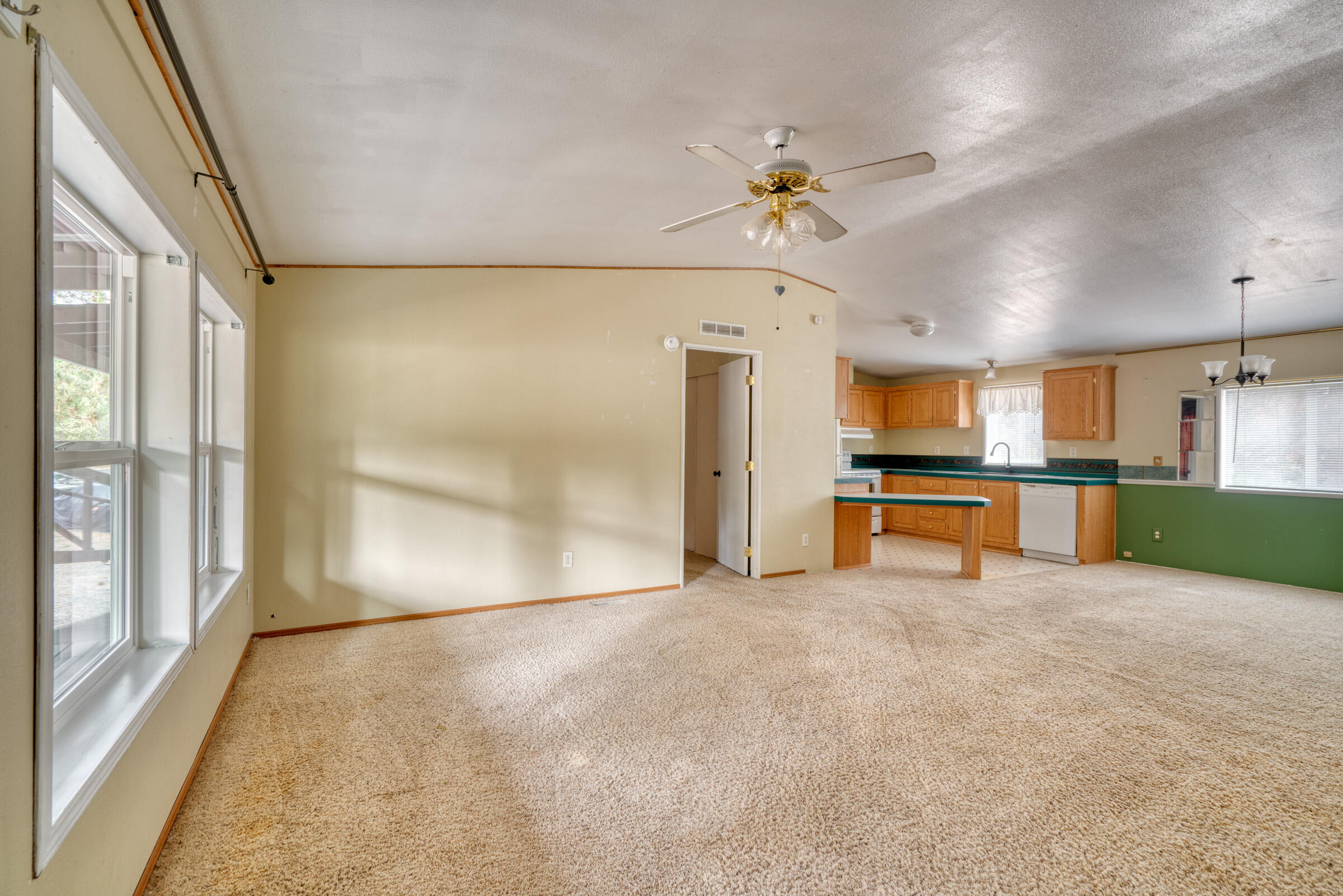 60906 Ridge Drive Bend, OR 97702 - Photo 14 of 53 124_60906 Ridge Dr_Pro Property Photos_B