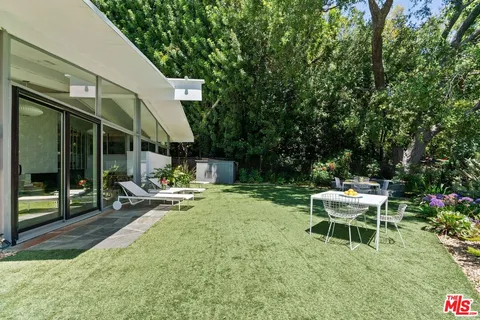 $3,698,000 | 810 Bramble Way, Los Angeles, CA 90049