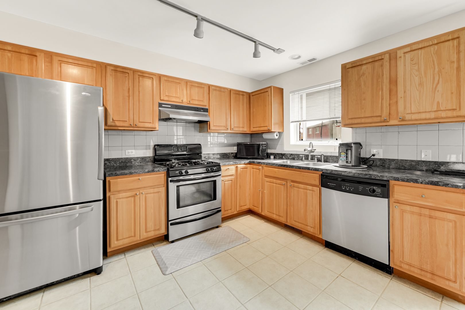 1925 West 34th Street, Unit A Chicago, IL 60608 - Photo 8 of 21 Gallery Image 8