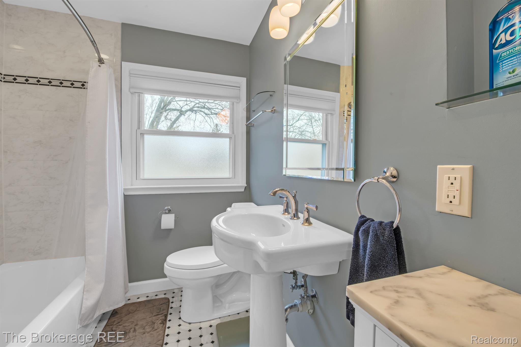 3663 Rockingham Road Royal Oak, MI 48073 - Photo 10 of 34 Gallery Image 10