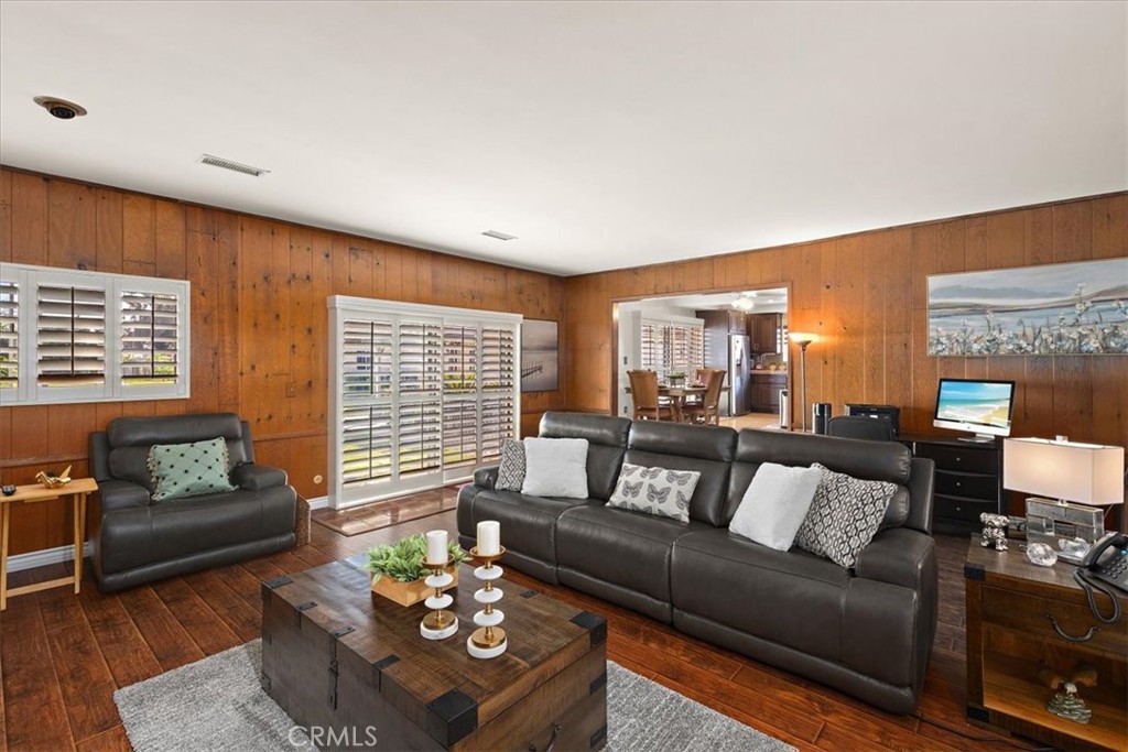 420 West Tichenor Street Compton, CA 90220 - Photo 11 of 53