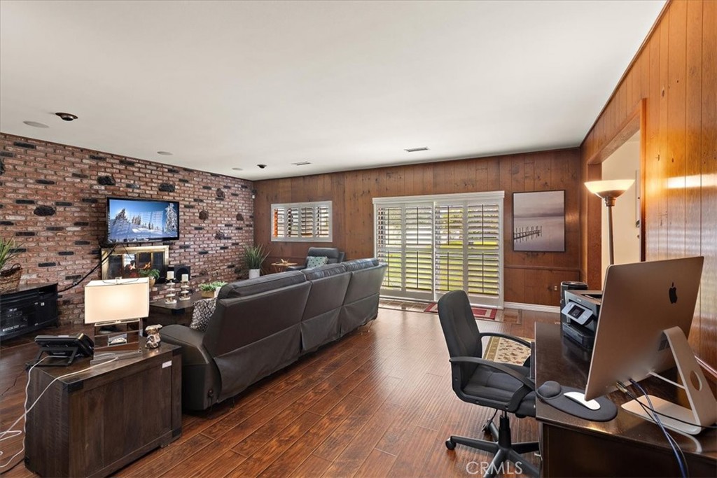 420 West Tichenor Street Compton, CA 90220 - Photo 5 of 53