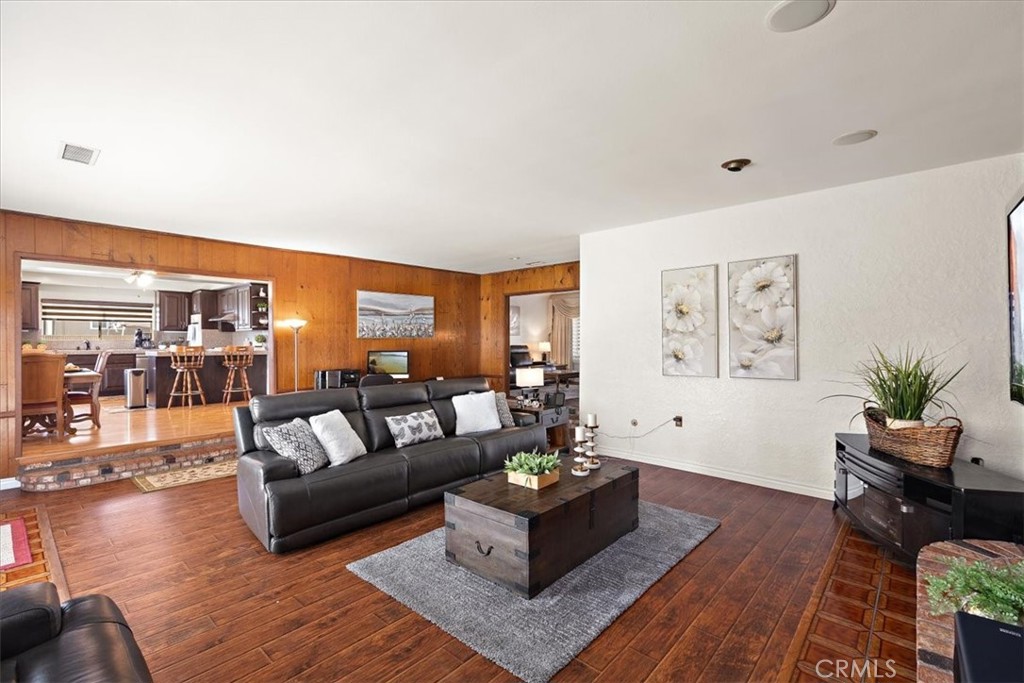 420 West Tichenor Street Compton, CA 90220 - Photo 10 of 53