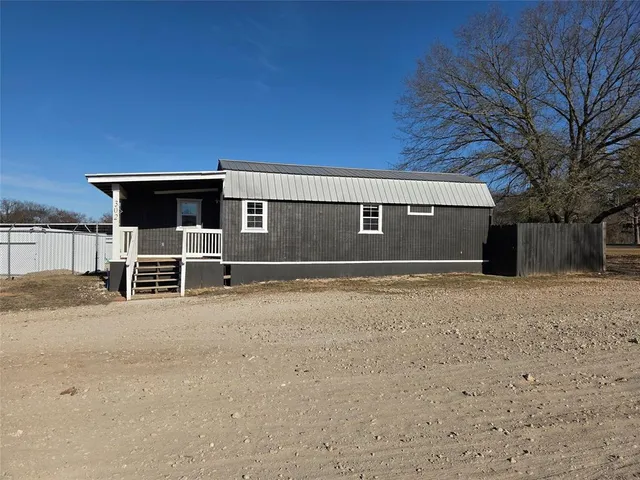 $950 | 302 Carson Circle, Gun Barrel City, TX 75156