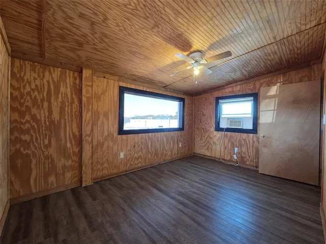 $950 | 302 Carson Circle, Gun Barrel City, TX 75156