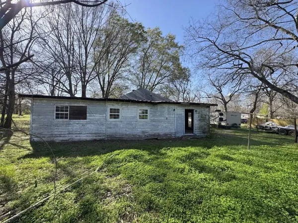 $58,199 | 332 Houston Drive, Maud, TX 75567