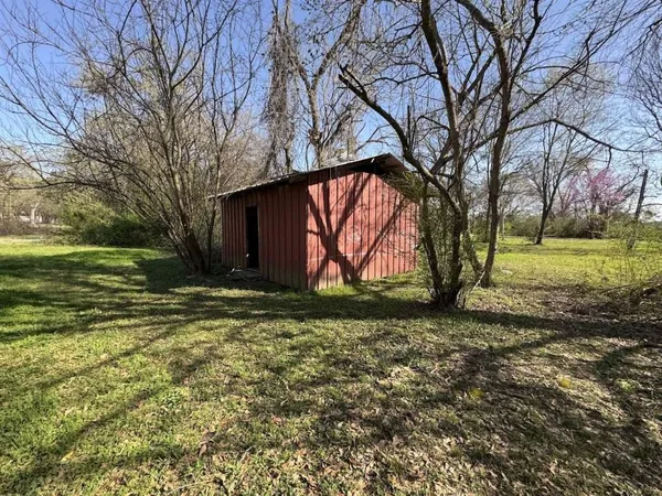 $58,199 | 332 Houston Drive, Maud, TX 75567