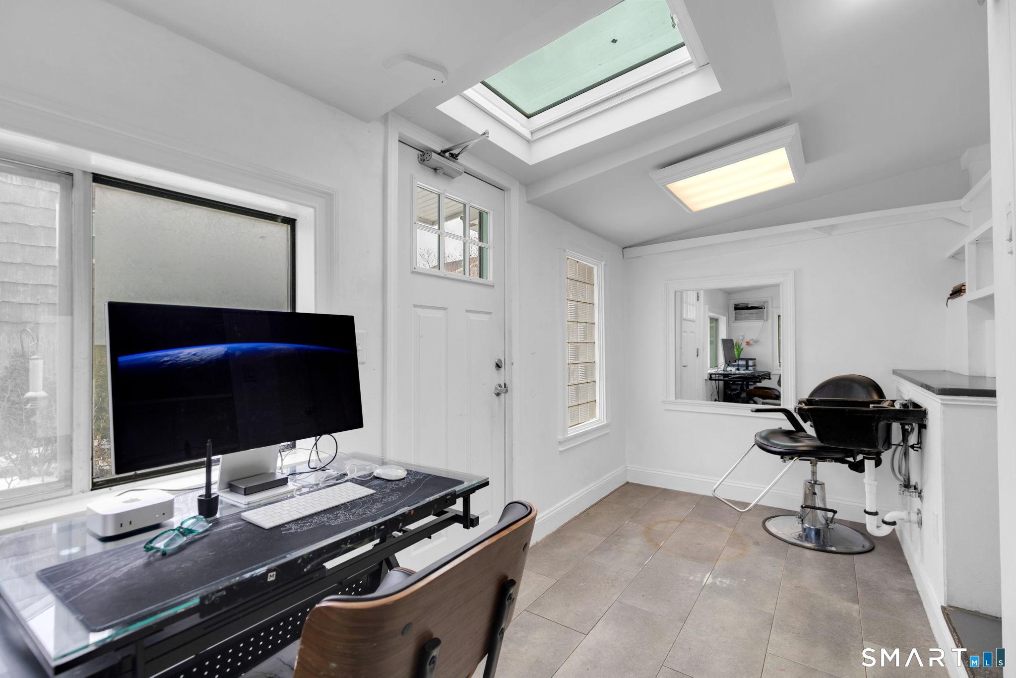 510 Reef Road Fairfield, CT 06824 - Photo 12 of 31 a room with furniture and view