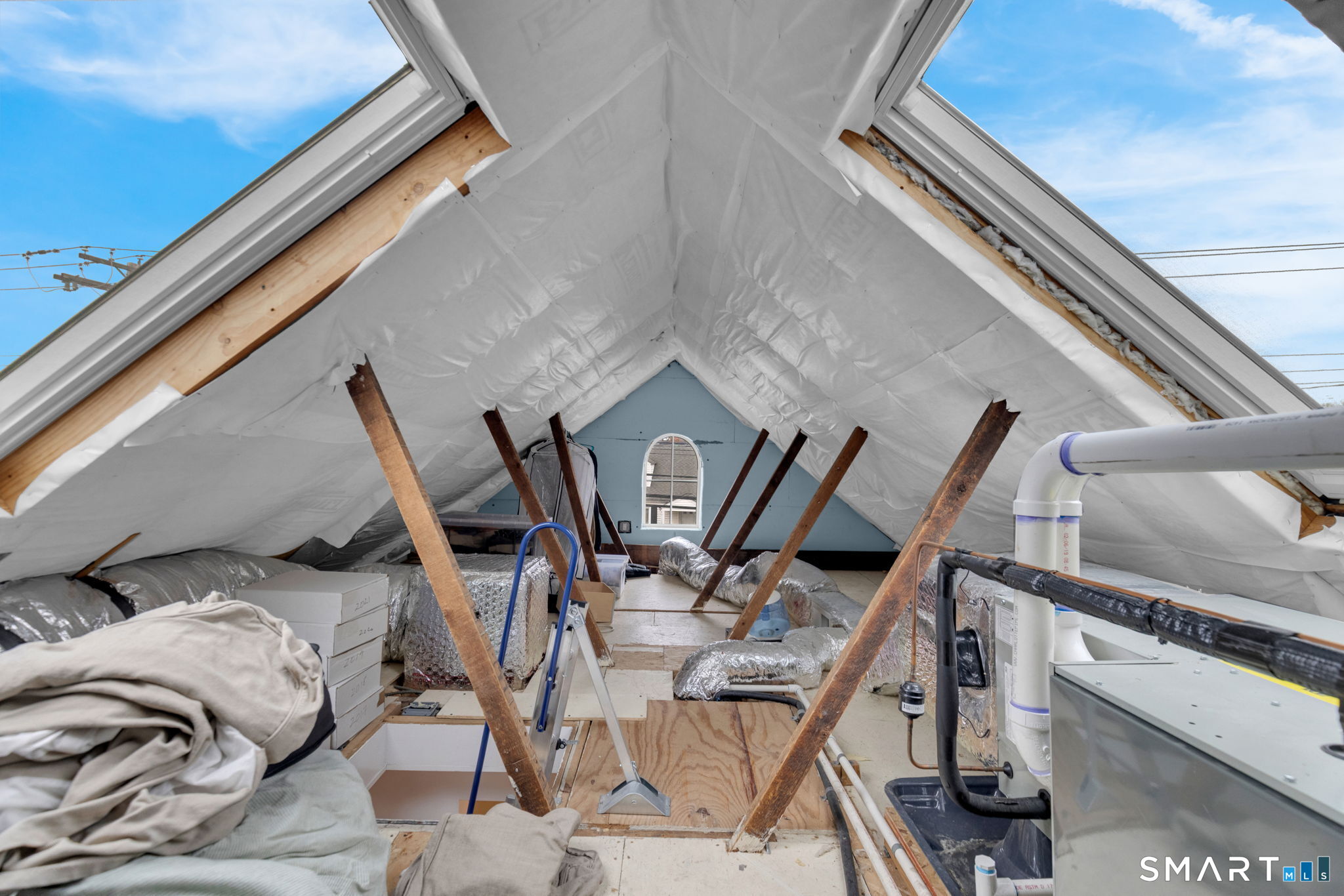510 Reef Road Fairfield, CT 06824 - Photo 18 of 31 a view of living room with furniture