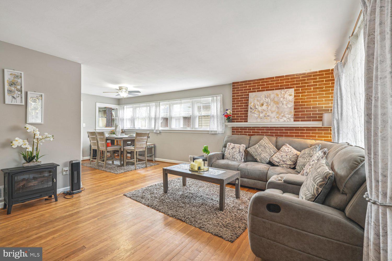 10128 Dallas Avenue Silver Spring, MD 20901 - Photo 2 of 29 Living Room