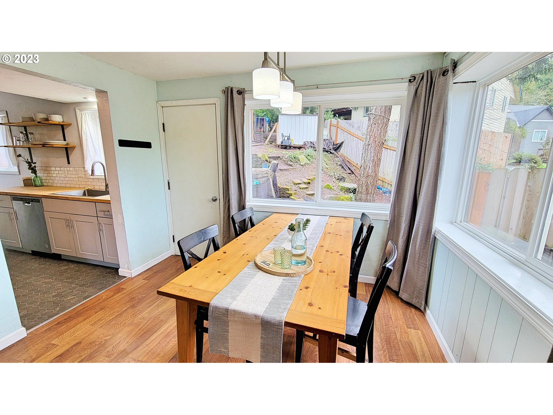 268 South 68th Place Springfield, OR 97478 - Photo 7 of 22 a dining room with furniture and window