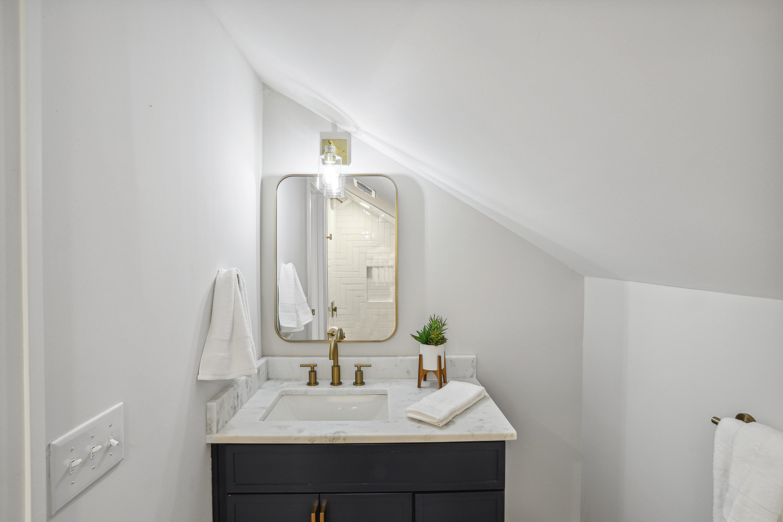2127 Medway Road Charleston, SC 29412 - Photo 40 of 55 Upstairs Full Bathroom