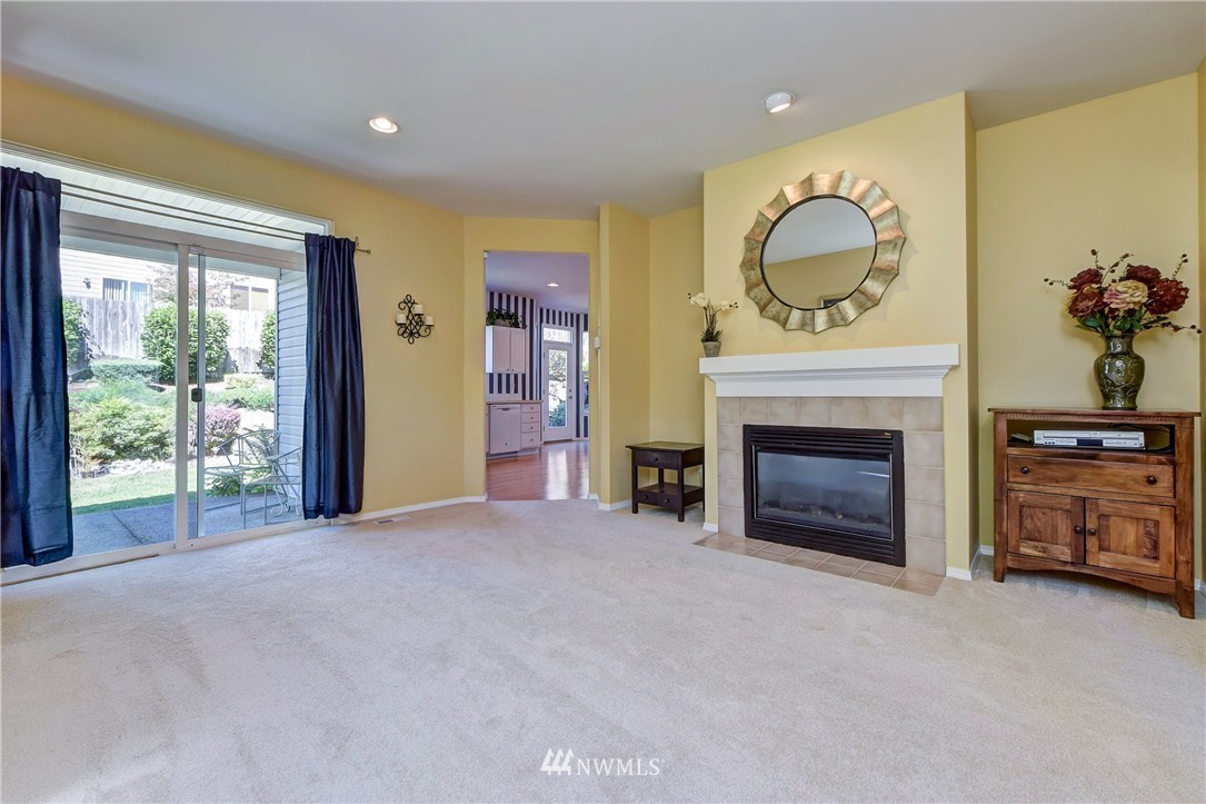 484 Field Place Northeast Renton, WA 98059 - Photo 4 of 22