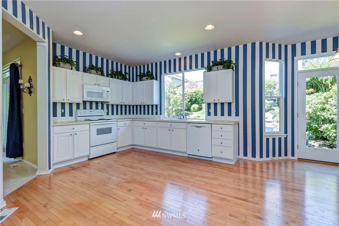 484 Field Place Northeast Renton, WA 98059 - Photo 5 of 22
