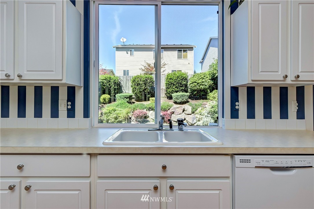484 Field Place Northeast Renton, WA 98059 - Photo 6 of 22