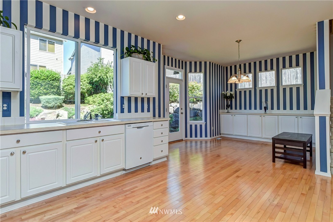 484 Field Place Northeast Renton, WA 98059 - Photo 7 of 22
