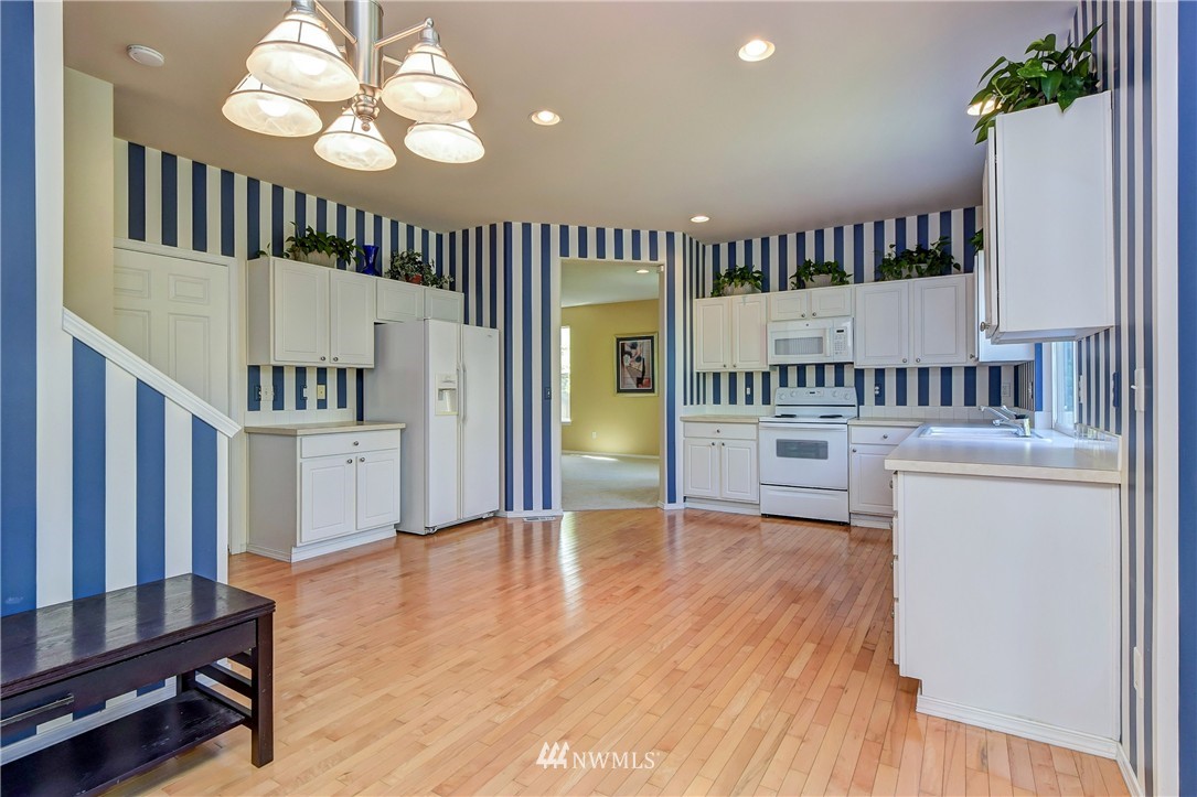 484 Field Place Northeast Renton, WA 98059 - Photo 8 of 22