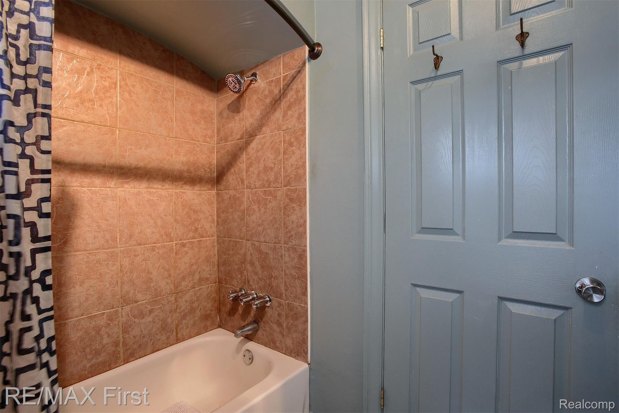 5959 Harvard Road Detroit, MI 48224 - Photo 20 of 28 20-Bathroom-2nd-View.jpg