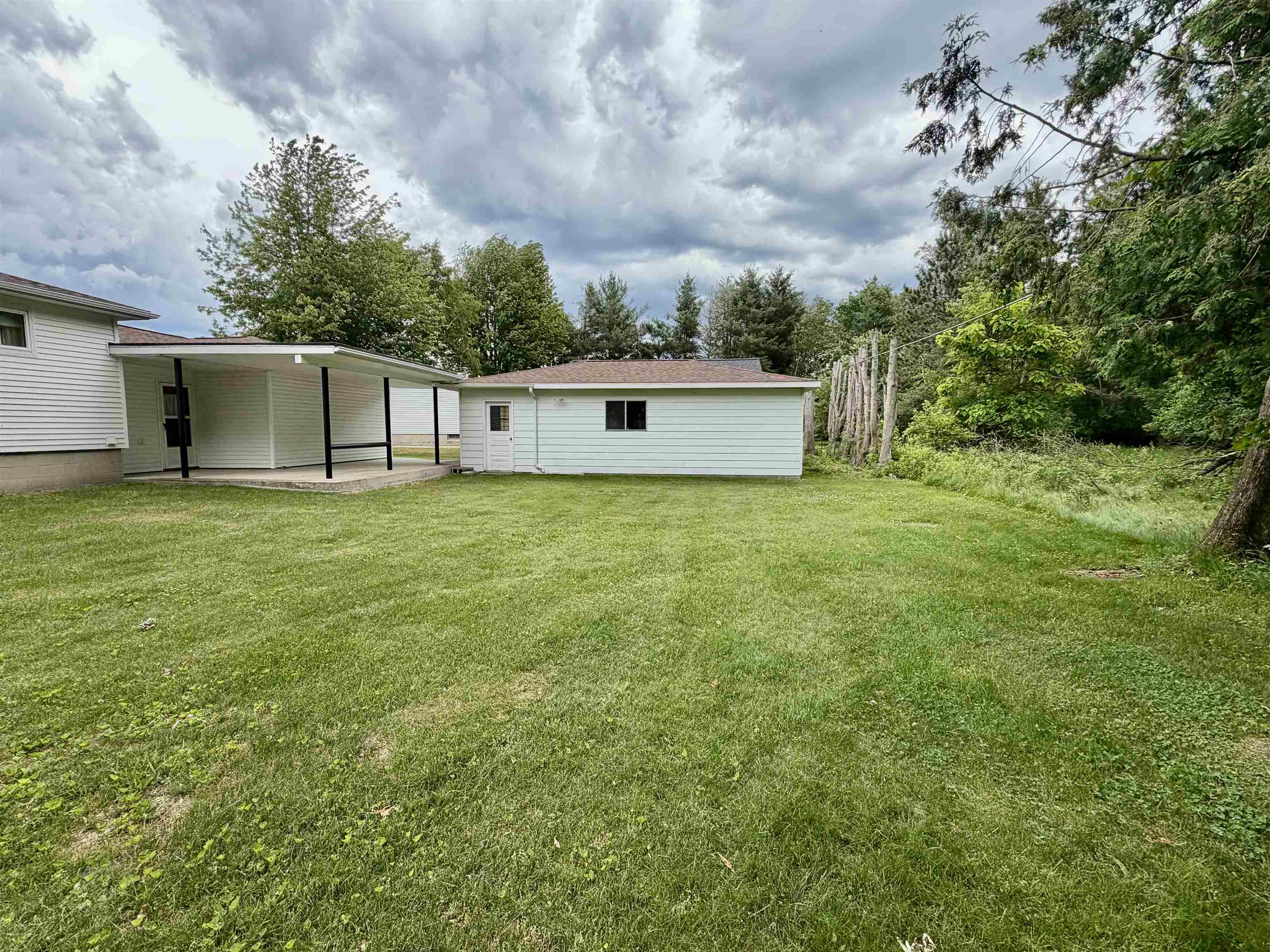 216 8th Street Pinconning, MI 48650 - Photo 5 of 29