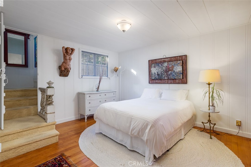 856 Cliff Drive Laguna Beach, CA 92651 - Photo 20 of 28 a bedroom with a bed and a lamp