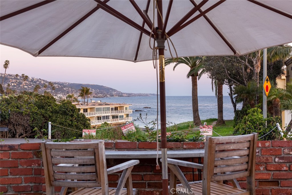 856 Cliff Drive Laguna Beach, CA 92651 - Photo 5 of 28 a view of an chairs and table in the patio