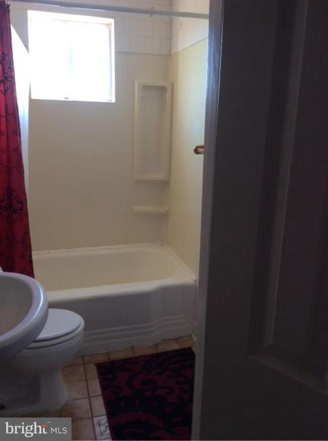 2802 Creston Road Baltimore, MD 21222 - Photo 12 of 20 Bath
