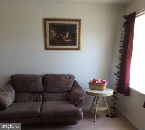 2802 Creston Road Baltimore, MD 21222 - Photo 3 of 20 Living Room