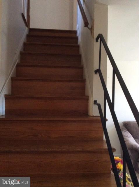 2802 Creston Road Baltimore, MD 21222 - Photo 9 of 20 Steps to upper level