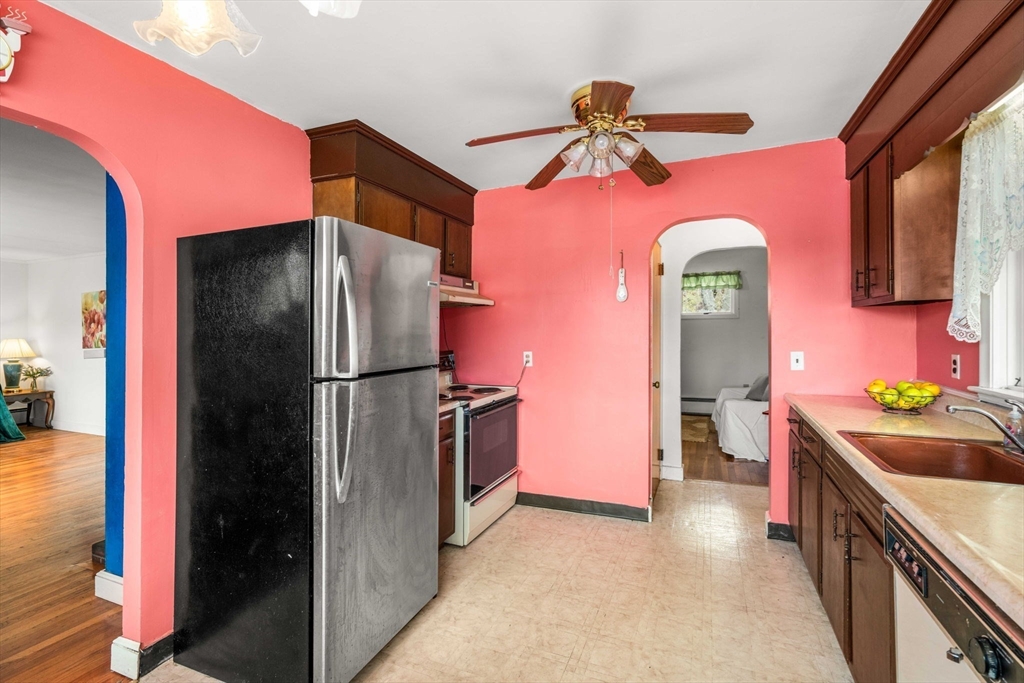 14 Wilson Road Wakefield, MA 01880 - Photo 3 of 22