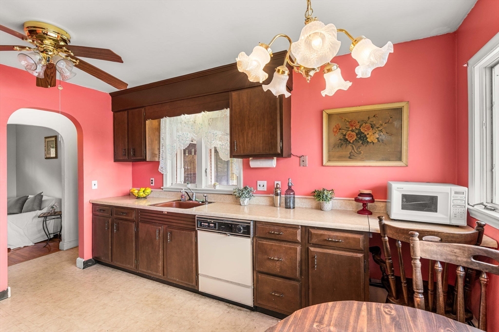 14 Wilson Road Wakefield, MA 01880 - Photo 4 of 22