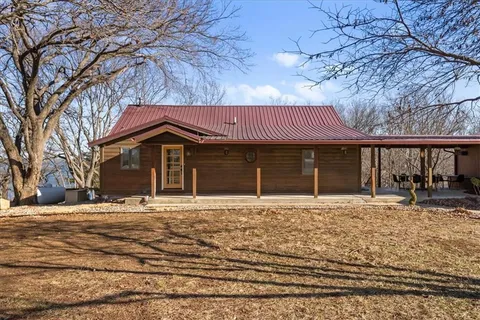$825,000 | 22500 Lakeview Point, Vassar, KS 66543