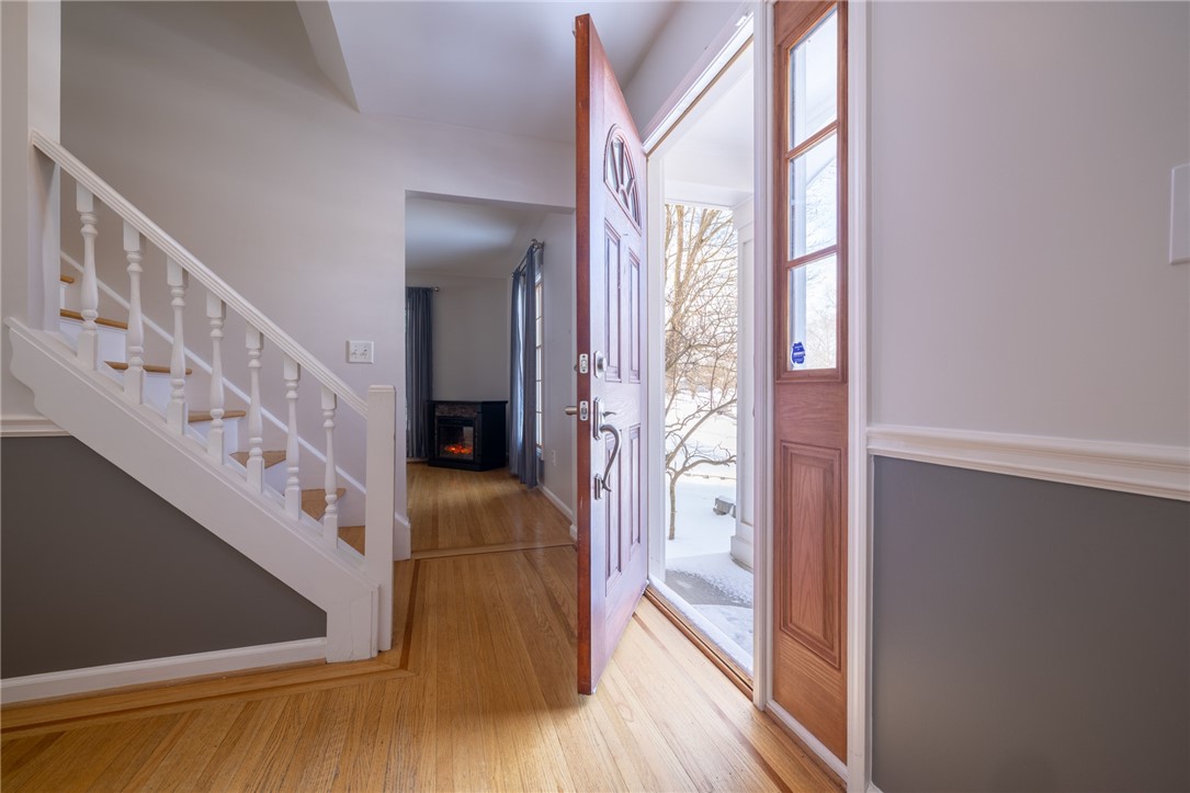 42 Bromley Road Pittsford, NY 14534 - Photo 6 of 50