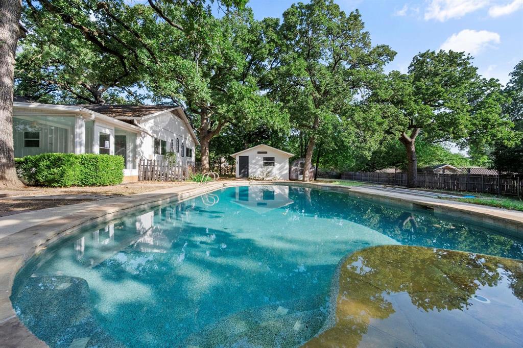 1512 Cardinal Road Mansfield, TX 76063 - Photo 31 of 37 a front view of a house with garden
